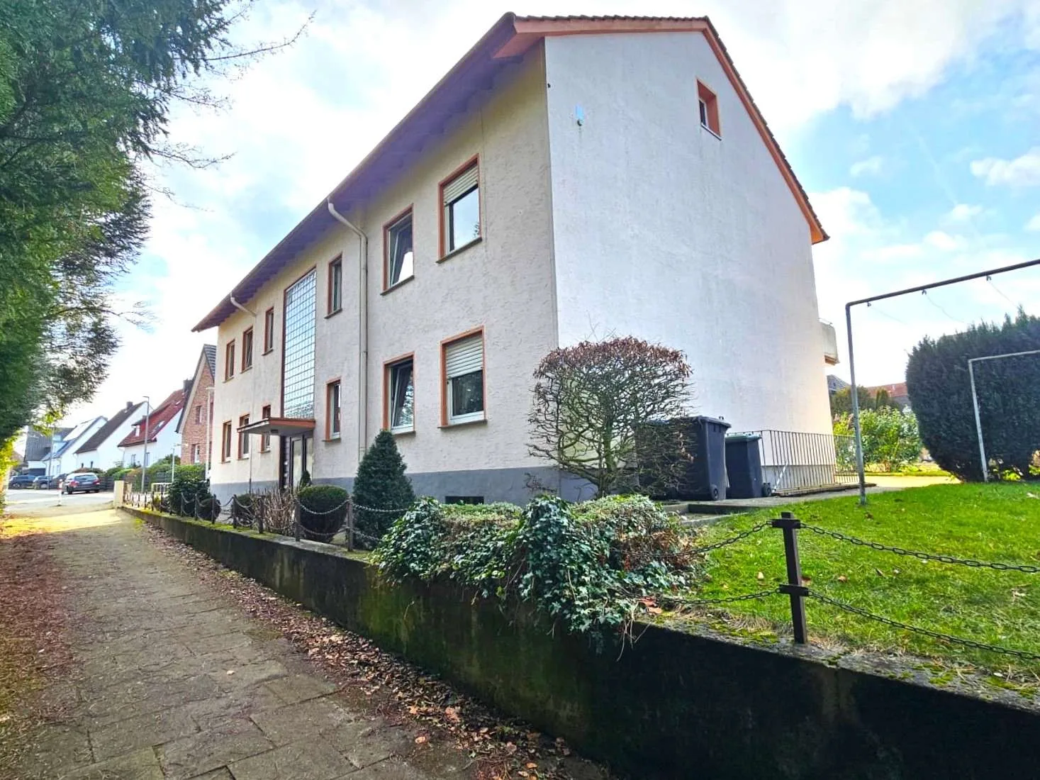 2-Zimmer-Wohnung mit Balkon, DG-Nutzfläche & Garage in gefragter Lage von Herford Herringhausen – Foto 1