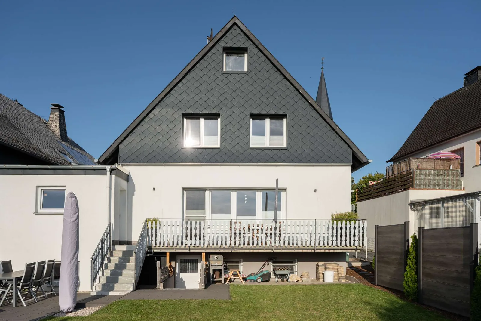 Einfamilienhaus mit Einliegerwohnung in Warstein Hirschberg zu verkaufen! – Foto 1