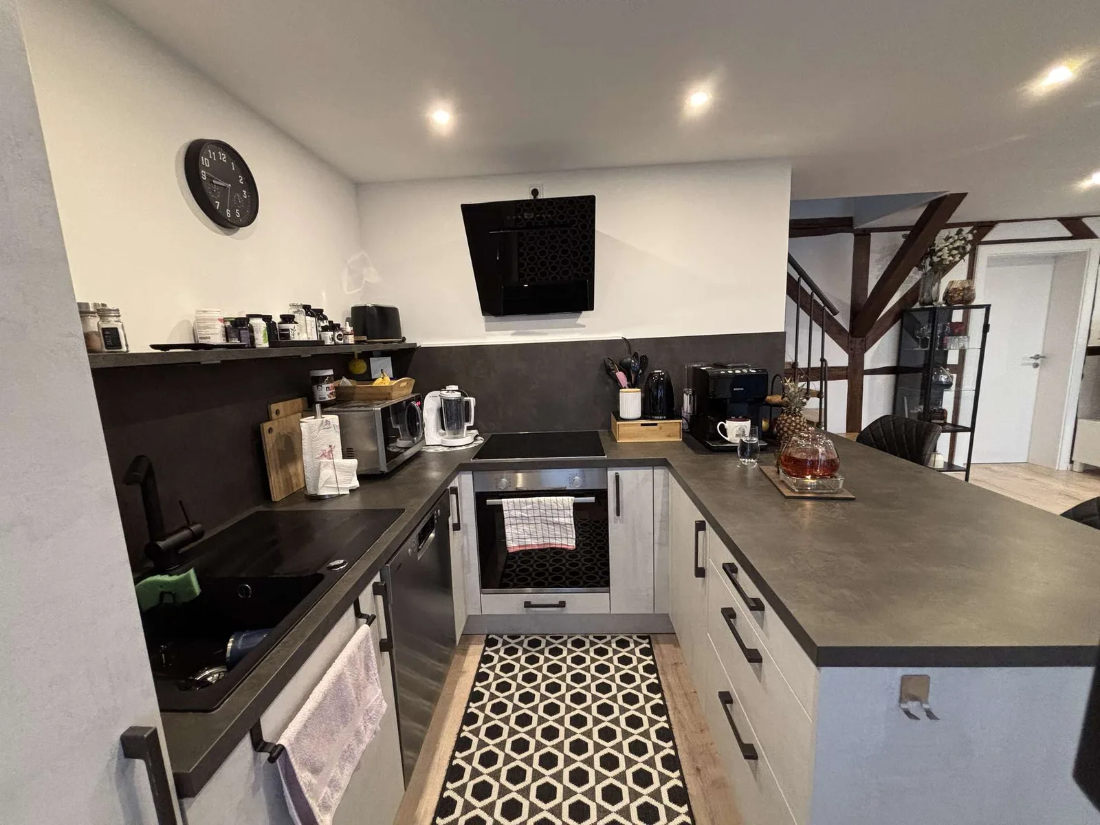 Kernsanierte Dachgeschosswohnung im Herzen Waderslohs – Foto 1