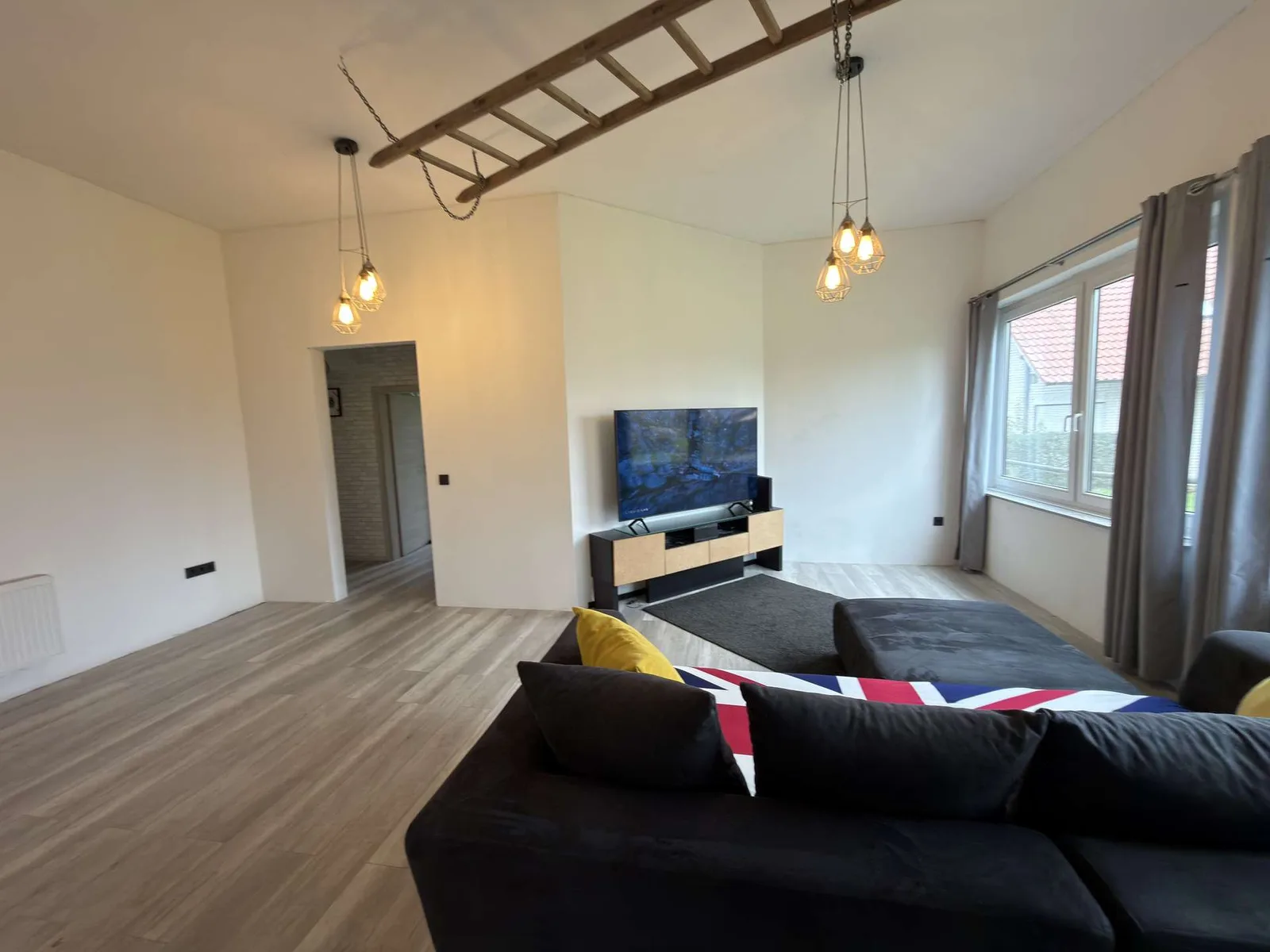 Einfamilienhaus mit zwei Lagerhallen für Gewerbetreibende oder Hobbyschrauber und zstl.Baugrundstück – Foto 1