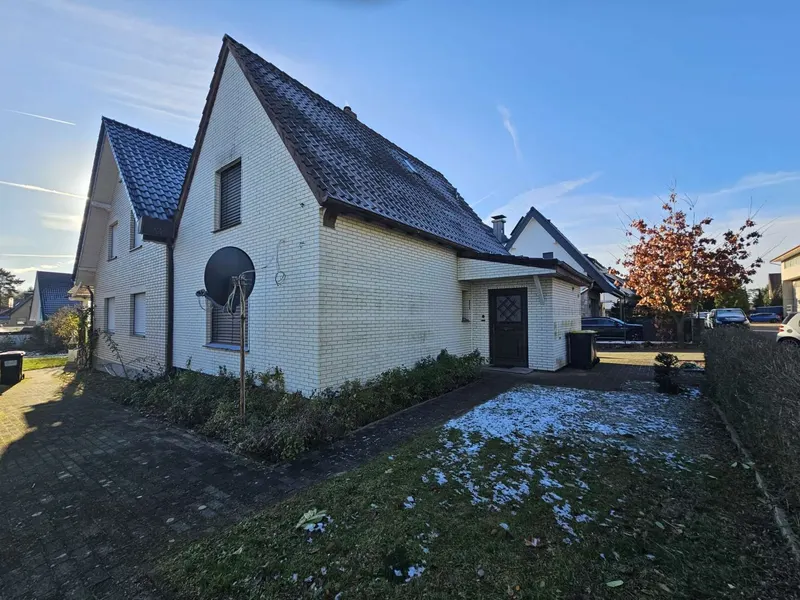 Top-Lage von Bielefeld-Quelle – Einfamilienhaus mit DHH-Charakter