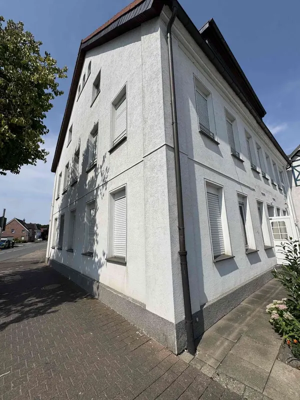 Mehrfamilienhaus inkl. Gewerbeeinheit und zusätzlicher 500m² Gewerbehalle mit 30 Parkplätzen – Foto 3