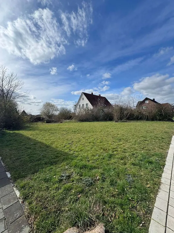 Einfamilienhaus mit Gewerberaum und großem Baugrundstück im Herzen Waderslohs