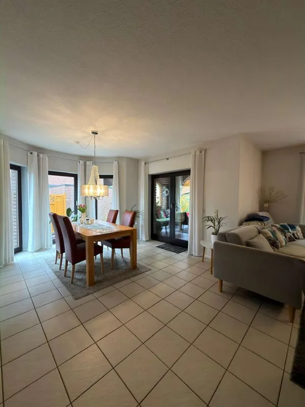 Exklusives Einfamilienhaus mit Sauna & Whirlpool in Schloß Holte! – Foto 2