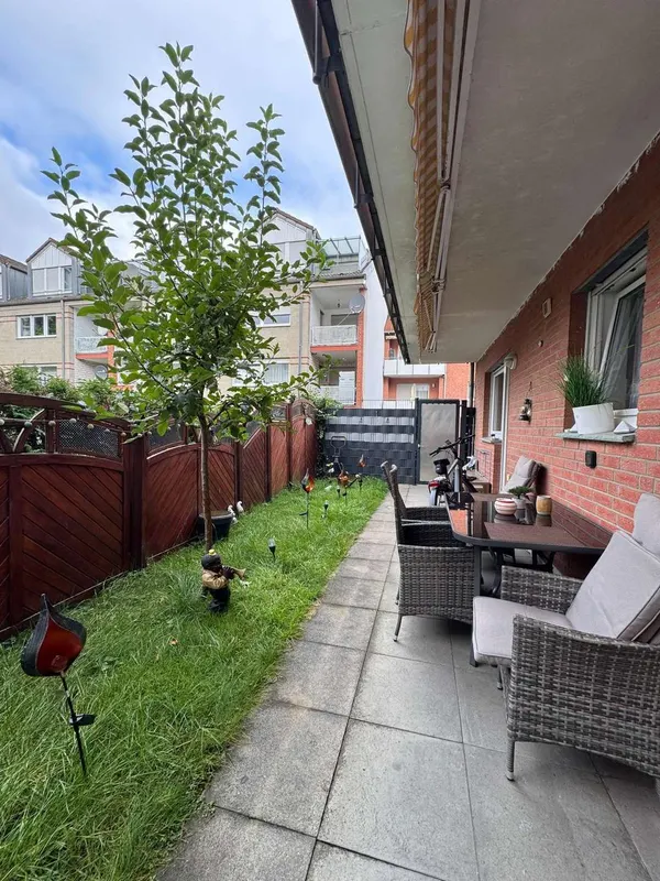 Zentrumsnahe Erdgeschoss Eigentumswohnung mit Garten und Garage